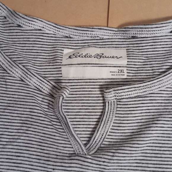 Eddie Bauer 3/4 sleeve cotton top - Picture 6 of 7